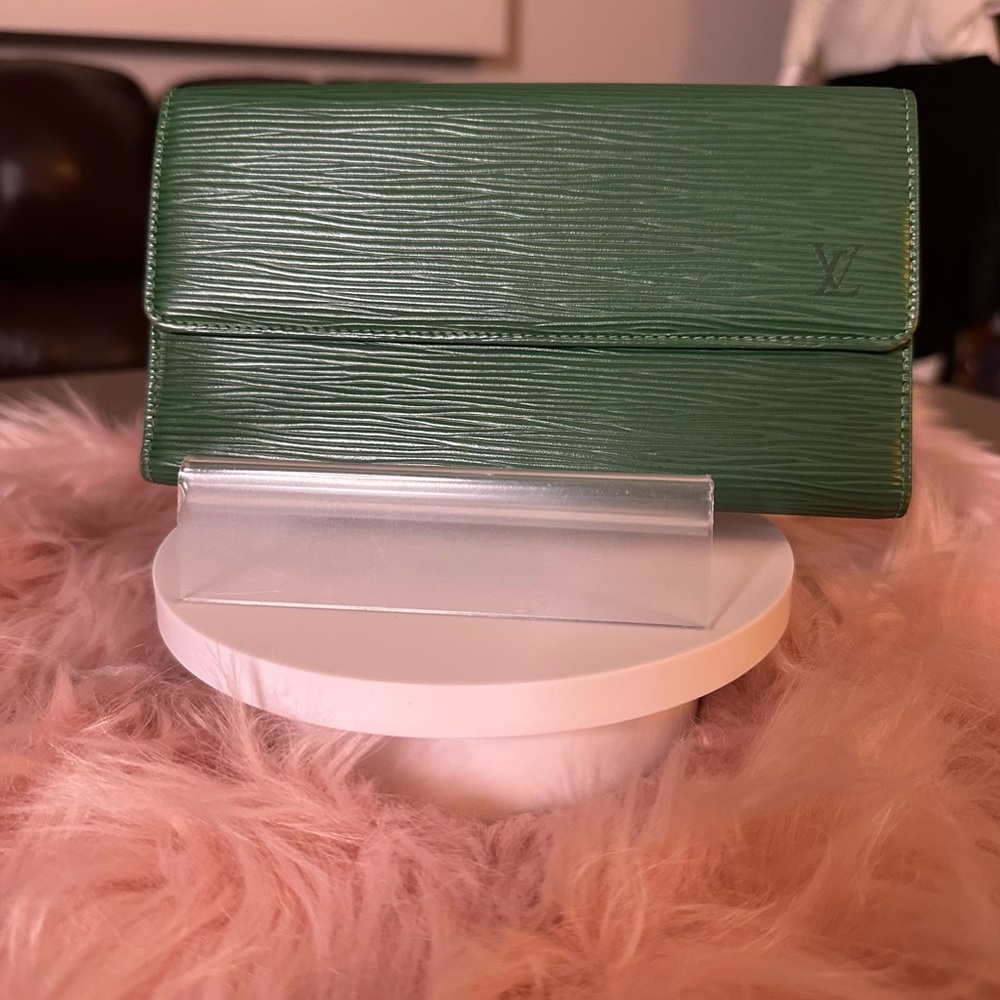 Louis Vuitton Green Sarah Epi Wallet